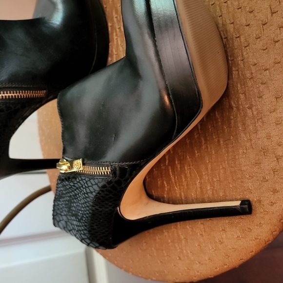 Michael Kors Booties Platform Heel - Picture 4 of 8